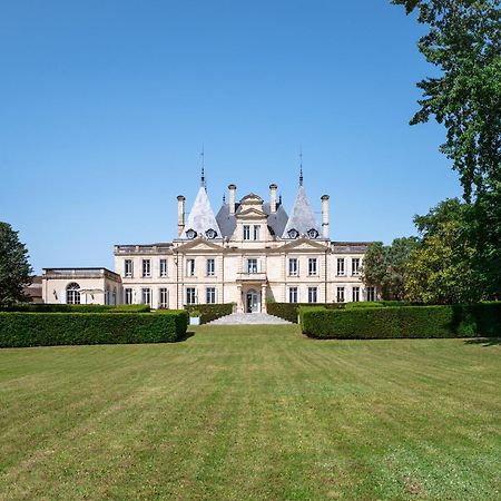 Château de Lussac Lussac  Extérieur photo
