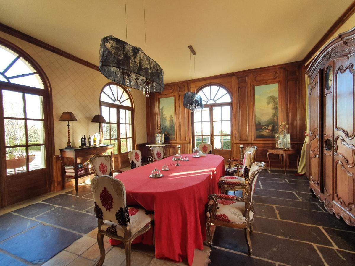 Château de Lussac Lussac  Extérieur photo