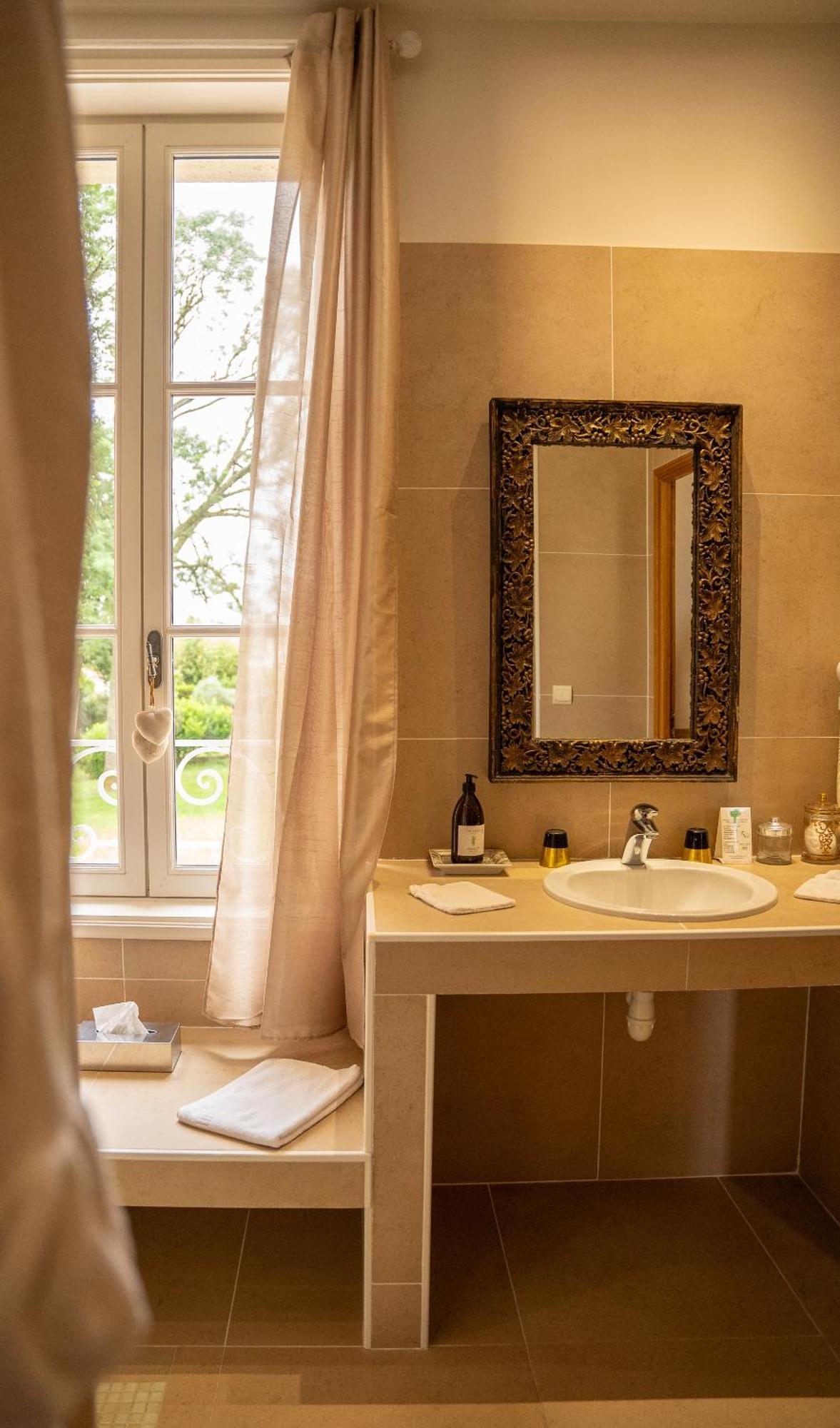 Château de Lussac Lussac  Chambre photo