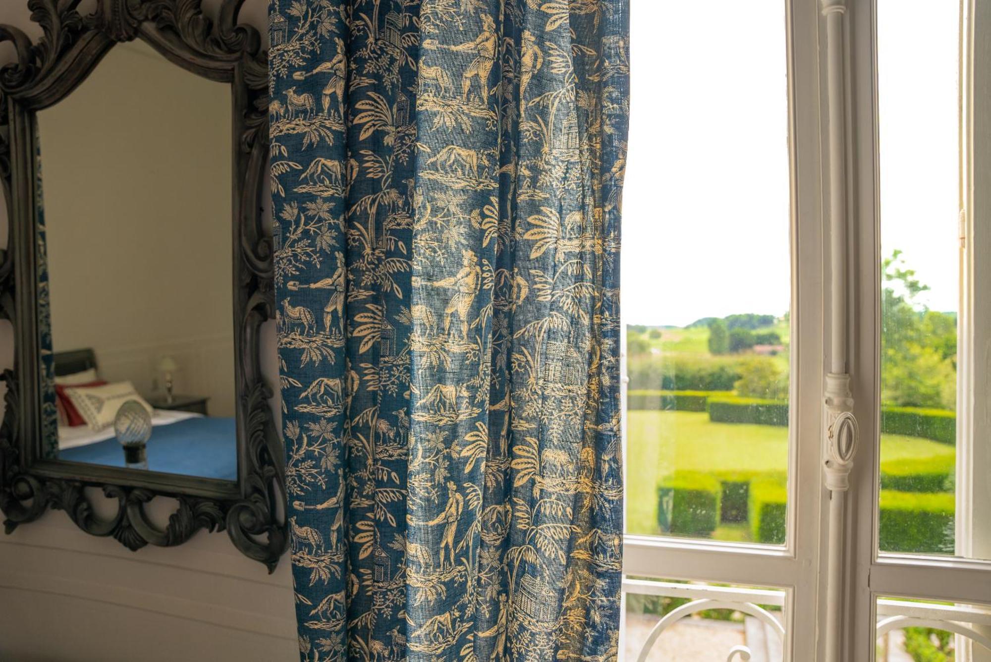Château de Lussac Lussac  Chambre photo