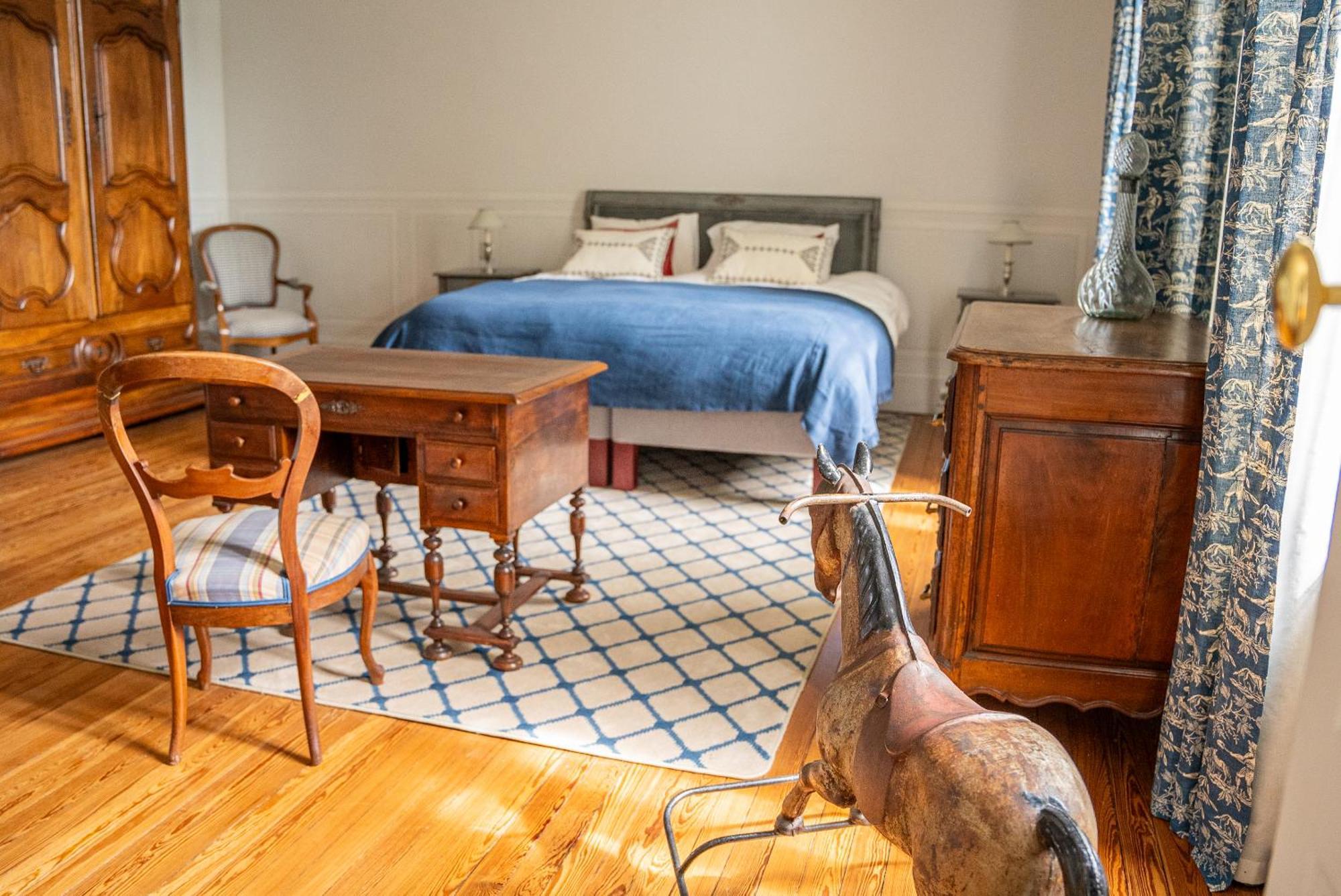 Château de Lussac Lussac  Chambre photo