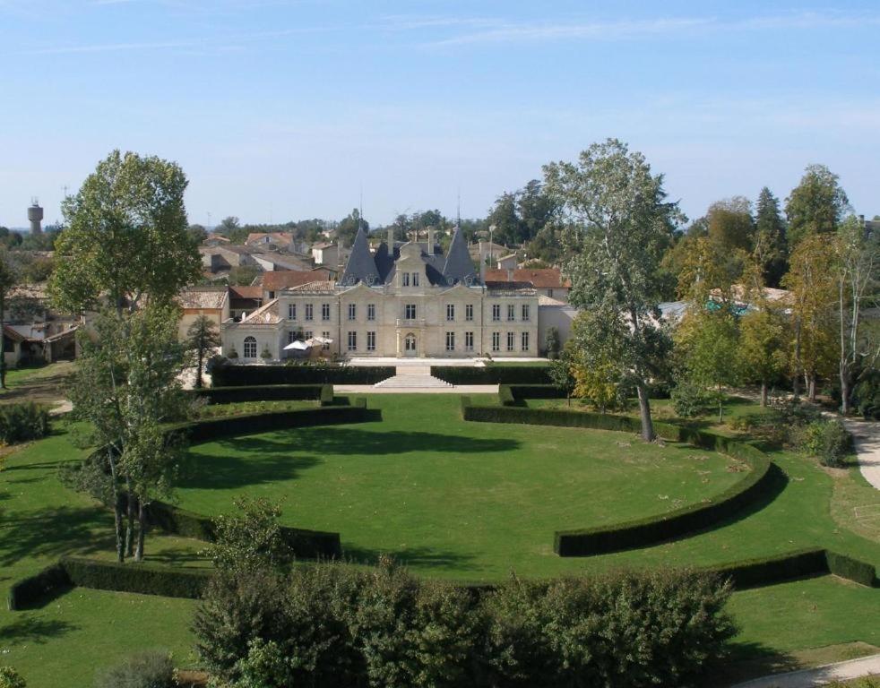 Château de Lussac Lussac  Extérieur photo